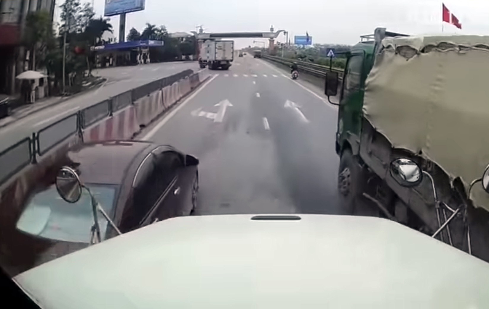 Tai nạn giao thông ở giao lộ ảnh 1 Tai nan giao thong o giao lo anh 1