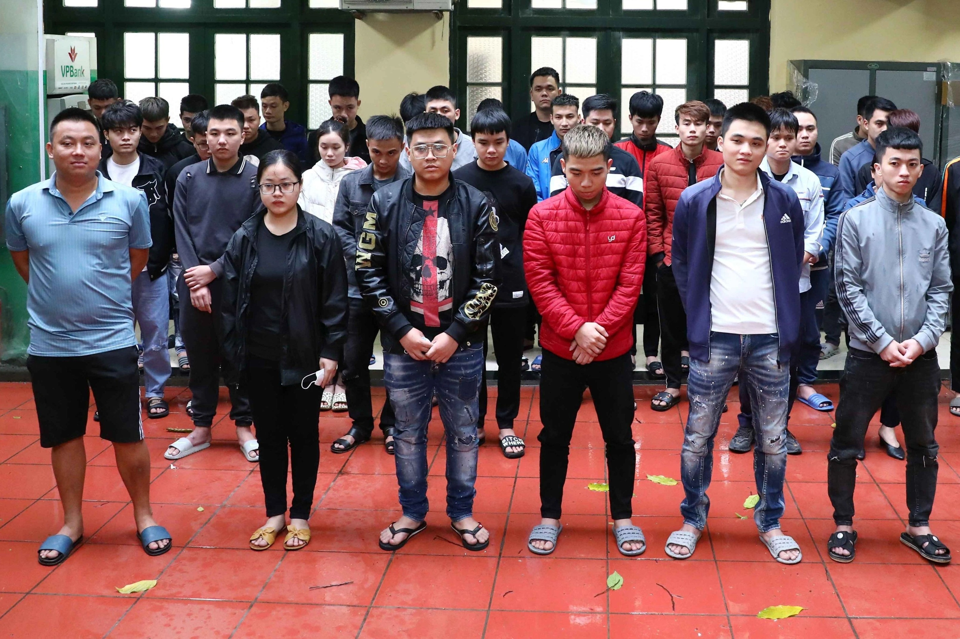 Triet pha 5 duong day ban bang lai oto gia qua mang hinh anh