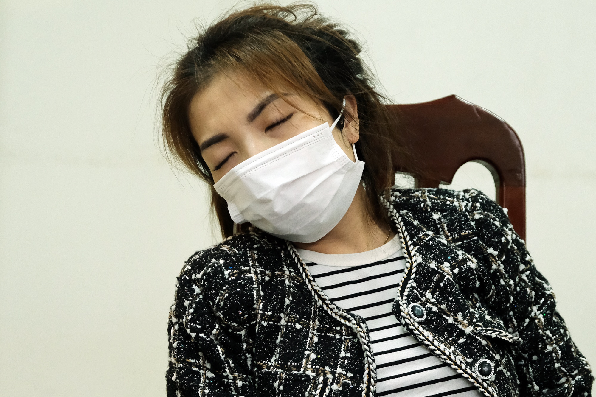 Nu nghi pham phong hoa tung dot may tinh cua ban trai hinh anh