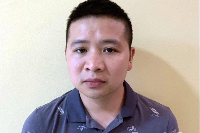 Nam thanh nien chiem doat hon 1 ty dong bang SIM dien thoai hinh anh