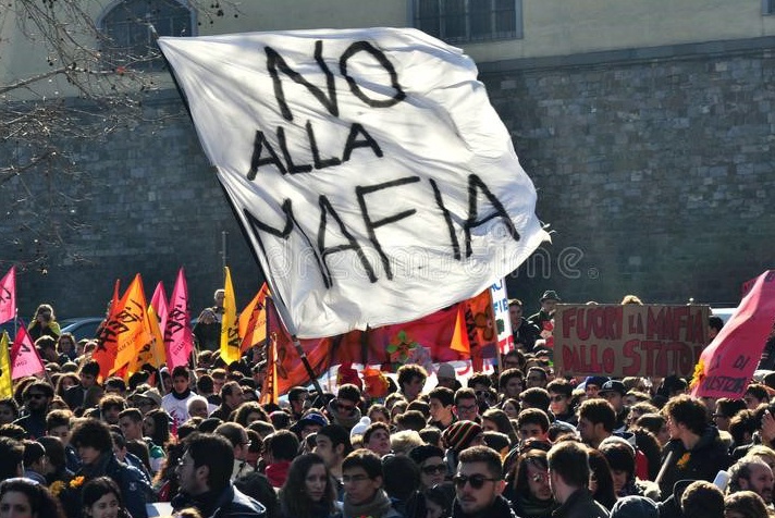 No luc ngan chan hau due mafia noi nghiep cha, ong o Italy hinh anh