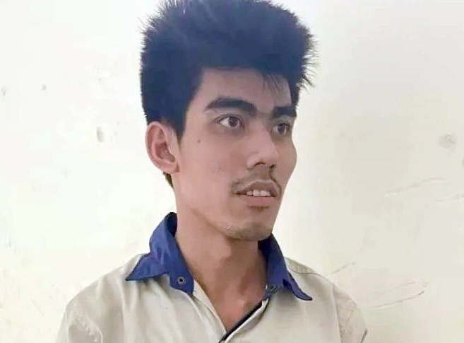 Bat giu thanh nien gia danh cong an, dam o be gai hinh anh