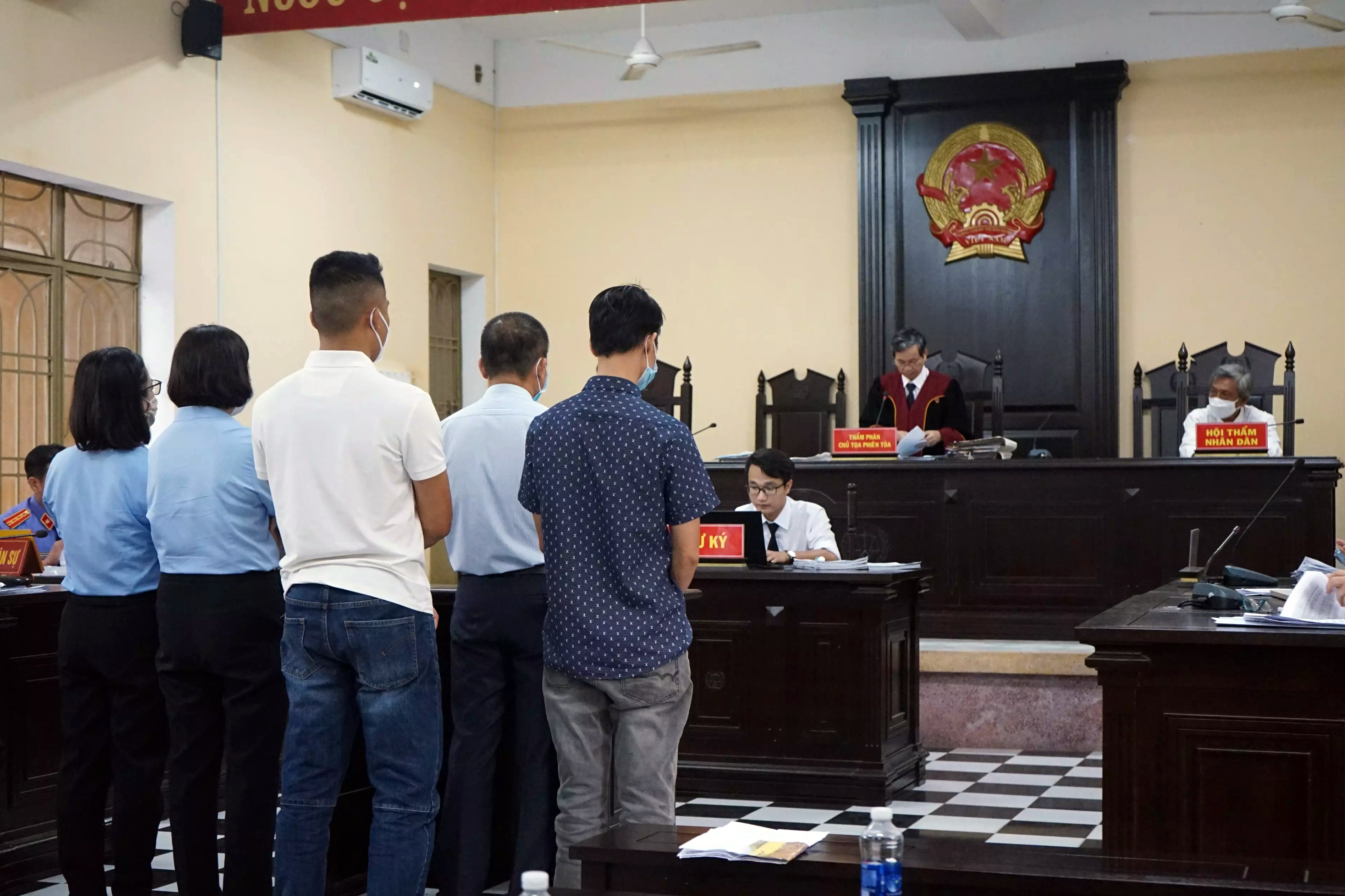 Gian lan bao hiem anh 1