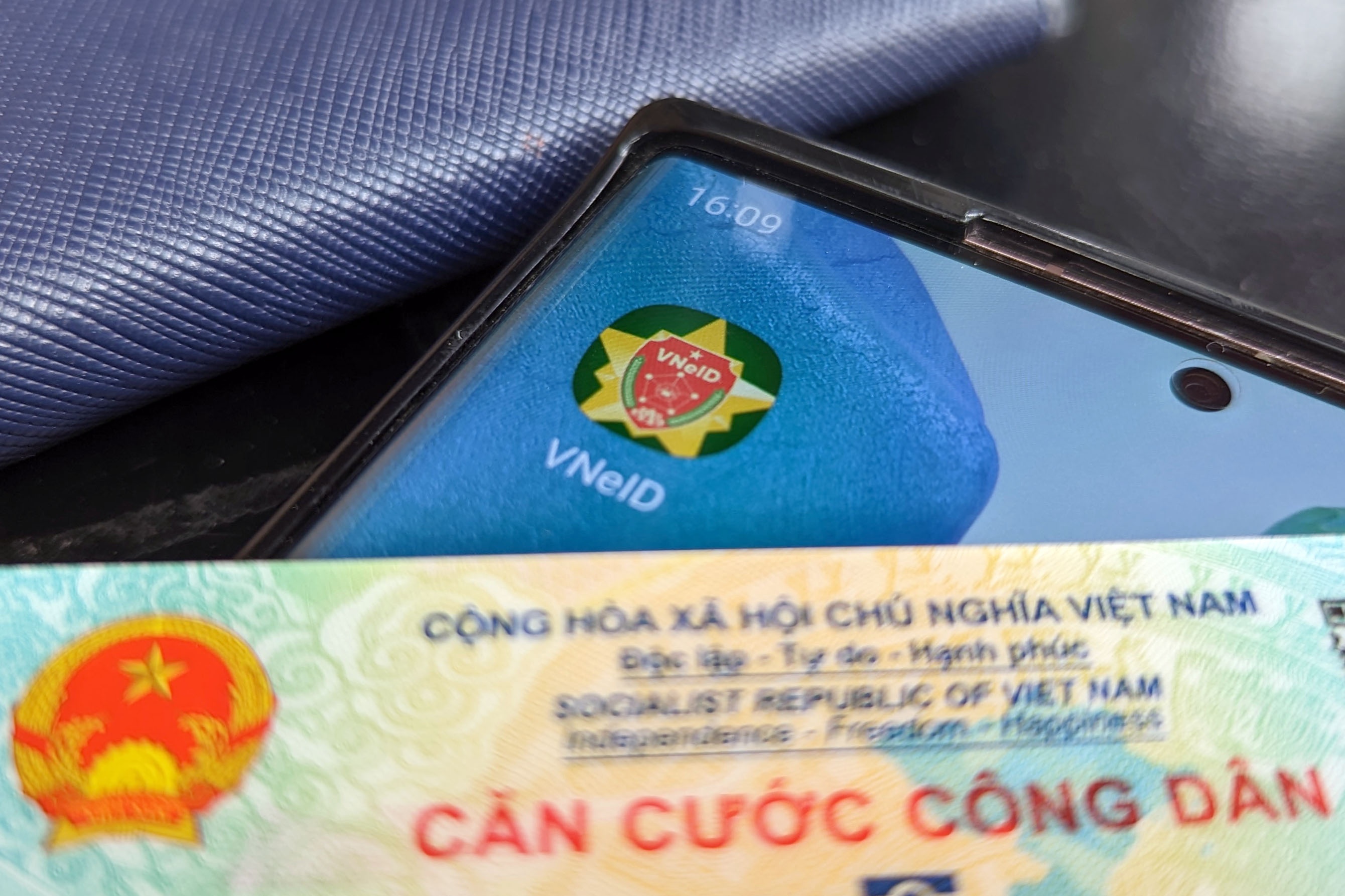 Ung dung VNeID duoc tich hop thong tin ve cu tru hinh anh