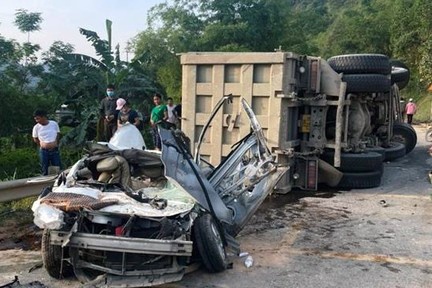 Oto tai coi noi thung xe, cho qua tai bi xu ly ra sao? hinh anh