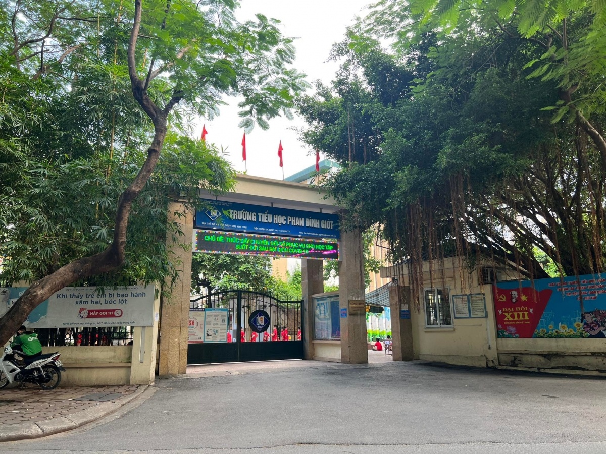 Chu no gia lam phu huynh doi don hoc sinh: Xuat phat tu vay qua app hinh anh
