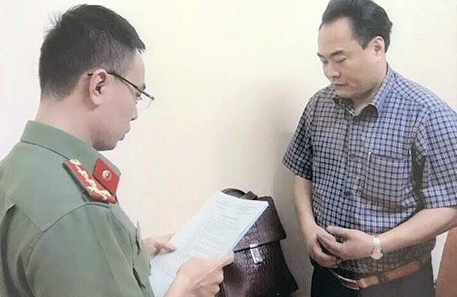 Cuu chu tich Trung tam Ho tro nguoi ngheo lua hon 1.000 nan nhan hinh anh