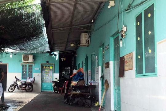 Nguoi phu nu tu vong sau khi vao nha nghi voi ban trai hinh anh