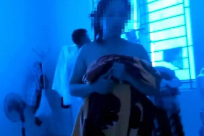 Chung cu khien chu tich xa va nu cap duoi o Thanh Hoa bi ky luat hinh anh