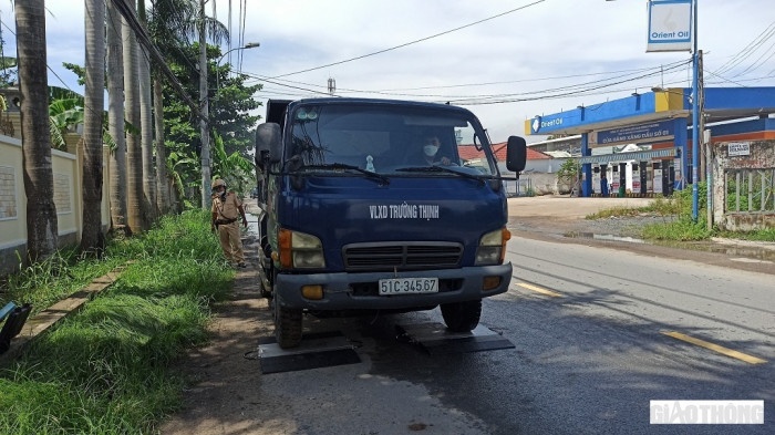 Chim lon theo CSGT anh 3