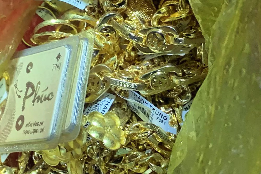 Thu doan cua bang trom khien chu tiem vang khiep so hinh anh