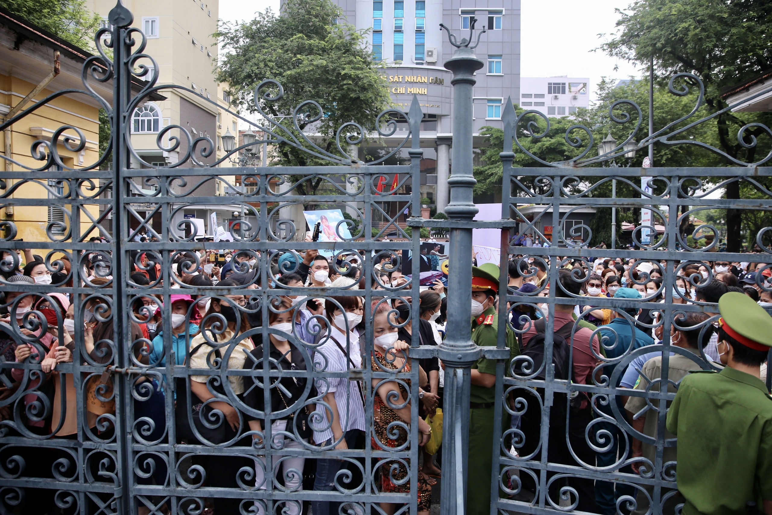 Xu vu bao hanh be gai 8 tuoi anh 4