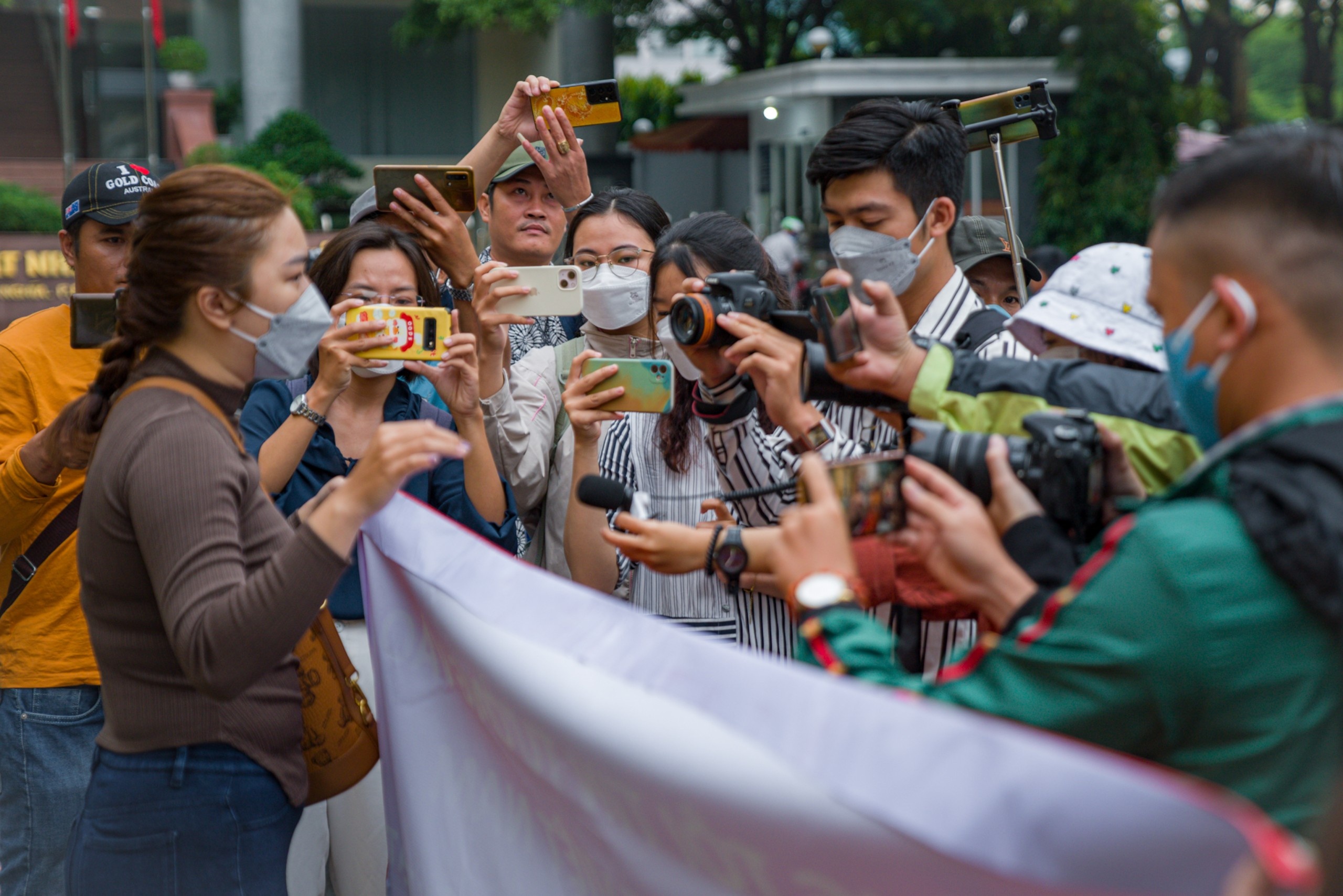 Xu vu bao hanh be gai 8 tuoi anh 8