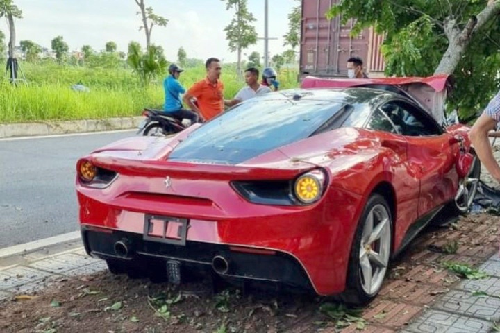 Chu sieu xe gap nan: 'Nhan vien Ferrari noi mang xe den Volvo sua' hinh anh