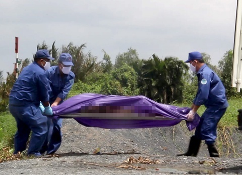 Phat hien thi the nam gioi dang phan huy o Hai Phong hinh anh