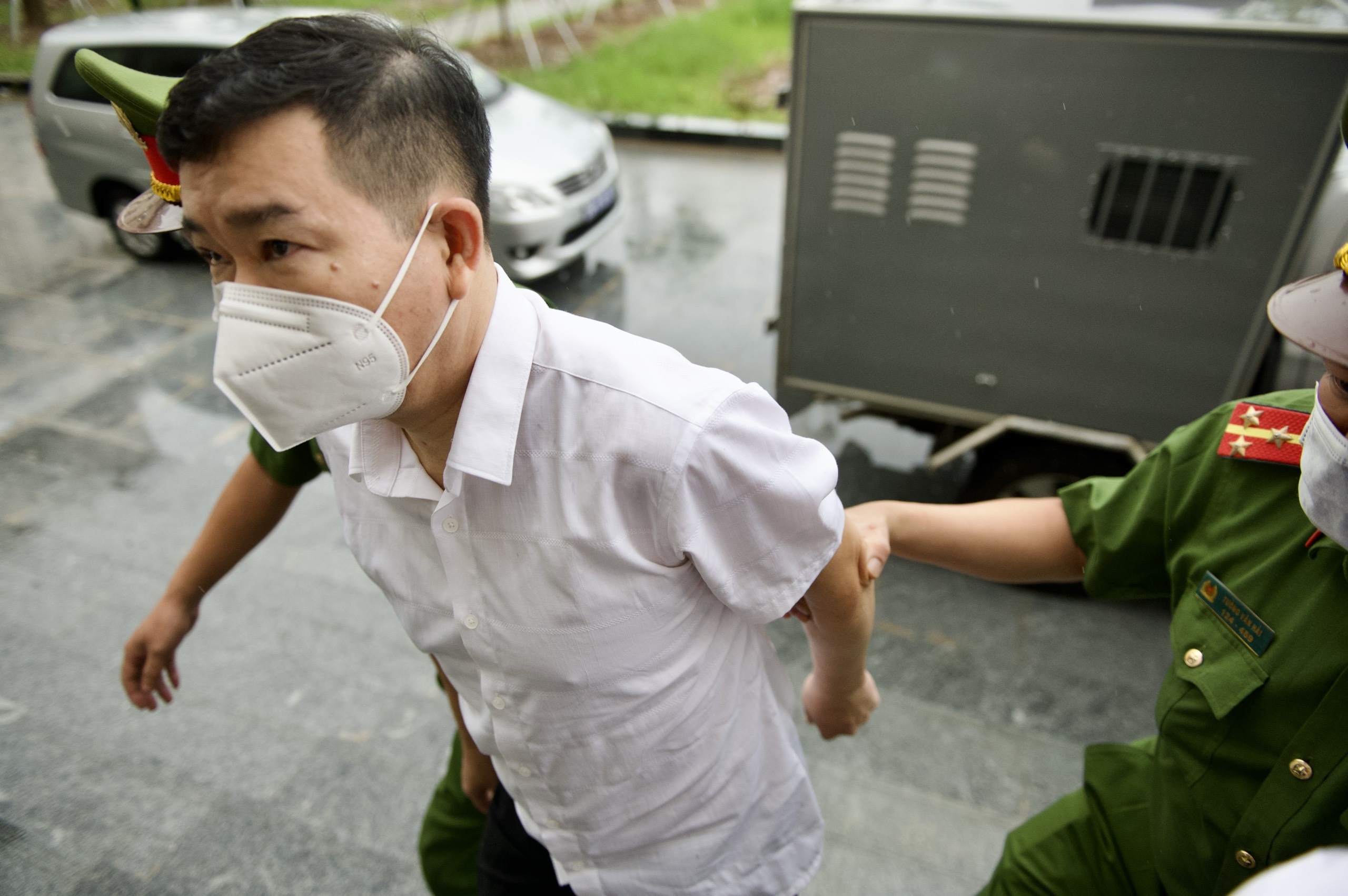Cuu dai ta Phung Anh Le kien nghi doi kiem sat vien hinh anh