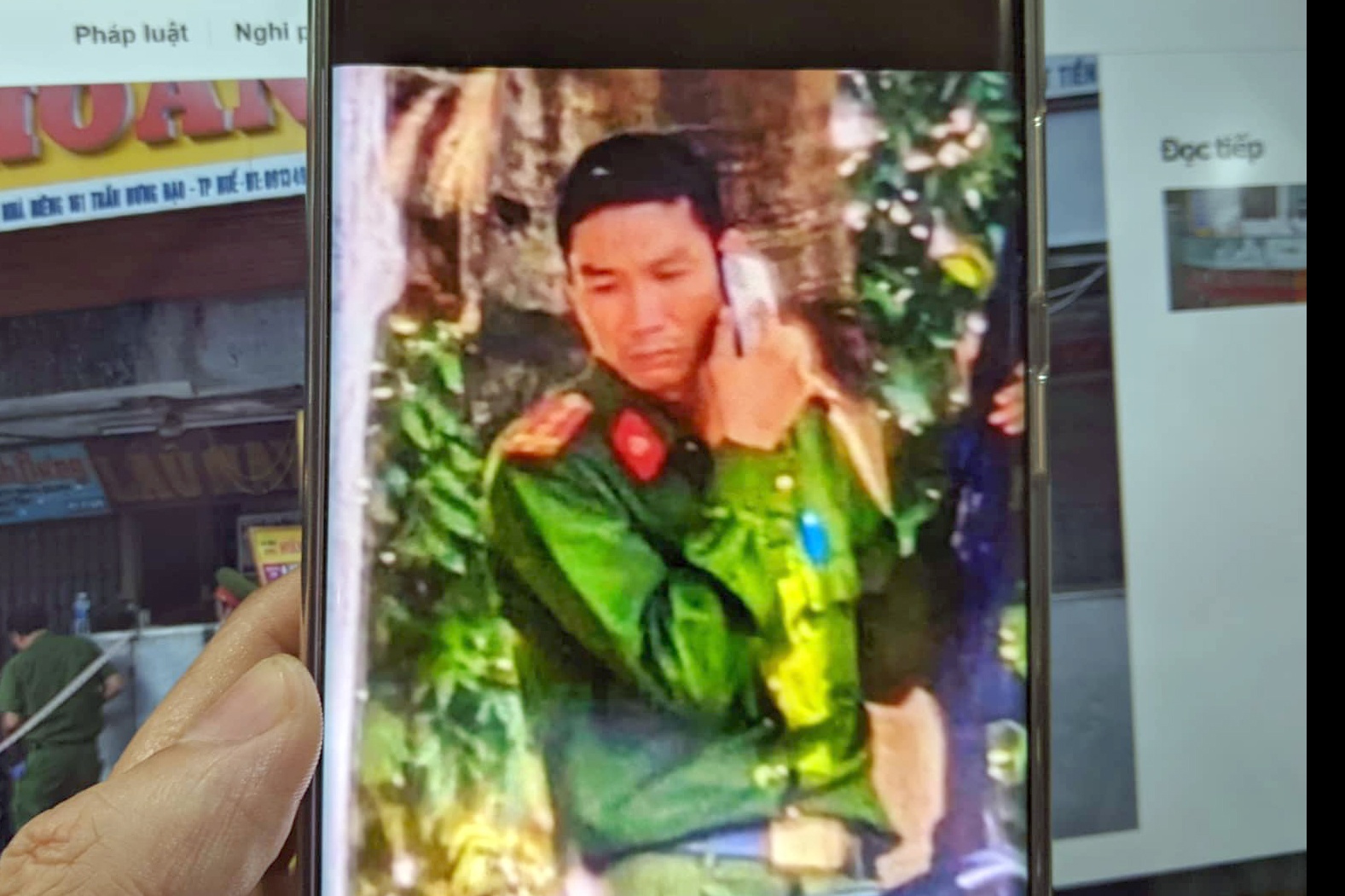 Cuu dai uy cuop tiem vang bi tuoc danh hieu cong an hinh anh