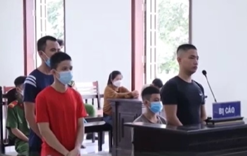 Giet nguoi vi bi nhac nho luc an nhau hinh anh