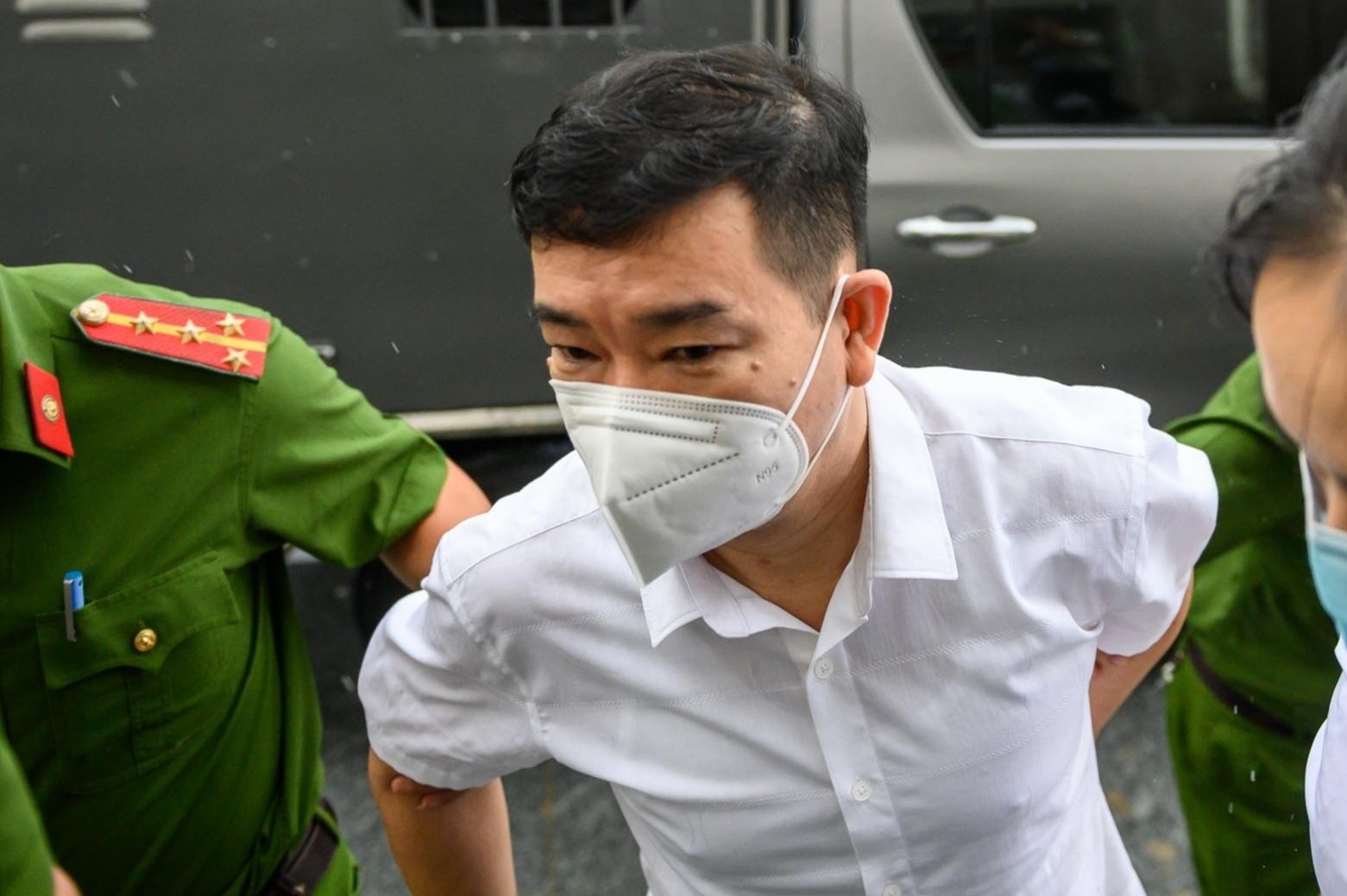 Cuu dai ta Phung Anh Le khang cao hinh anh