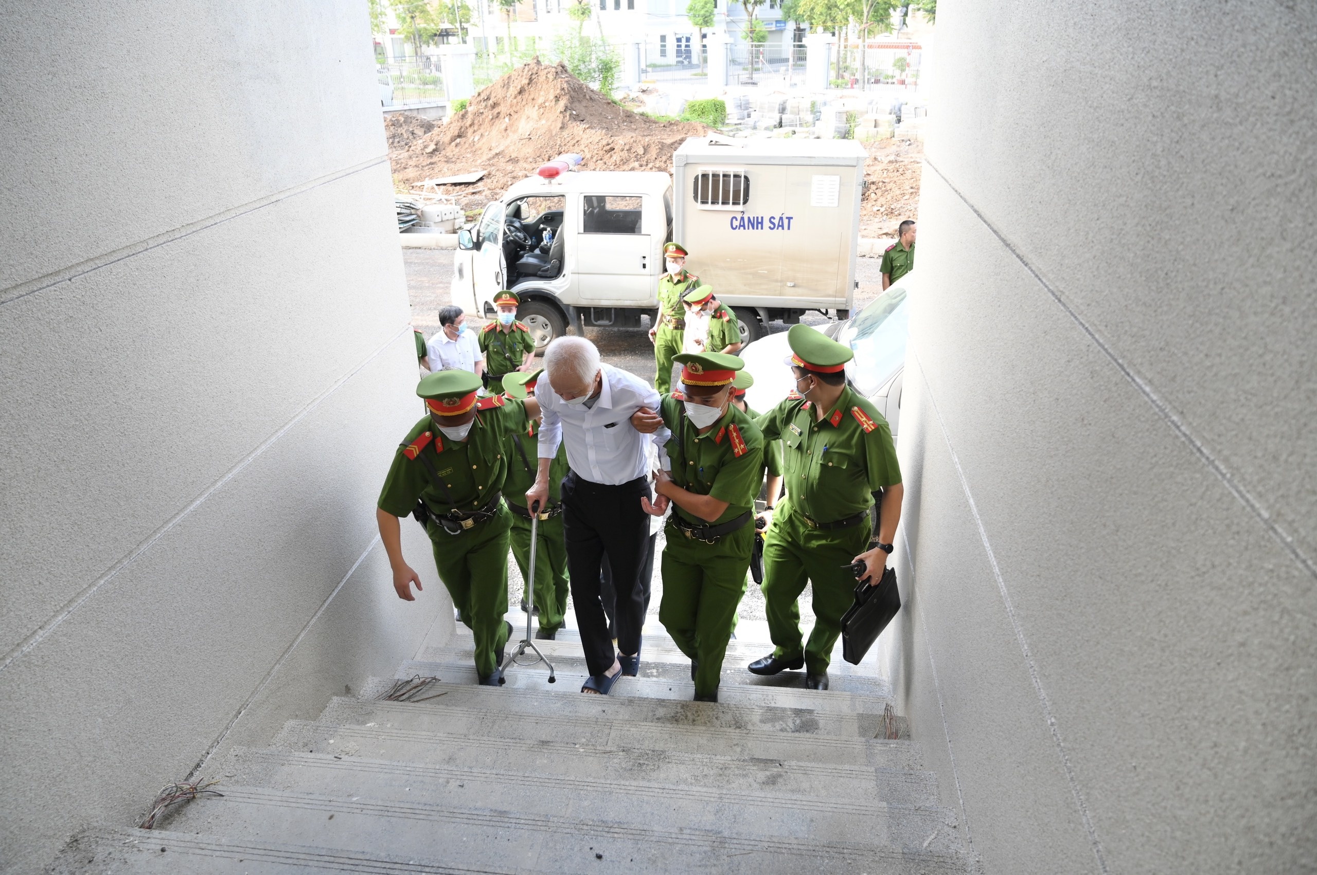 Xet xu Bi thu Binh Duong anh 6