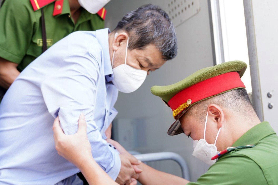 Cuu chu tich Binh Duong mong muc an nhe nhat trong vu ban re dat vang hinh anh