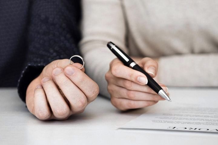 Nguoi chong o Ha Noi khang cao vi mat 2 can ho sau vu ly hon hinh anh