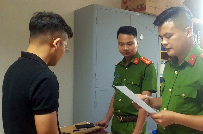 Khoi to can bo QLTT Thanh Hoa danh phu nu nhap vien hinh anh