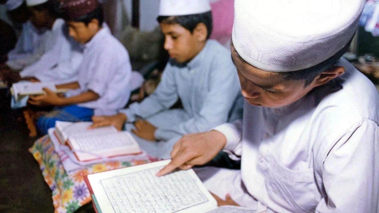 Nam sinh An Do giet ban vi muon truong hoc dong cua hinh anh