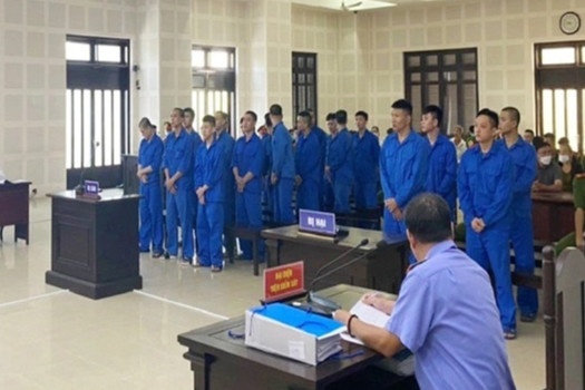 21 thanh nien o Da Nang lanh an vi tham gia hon chien hinh anh