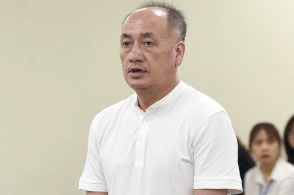 Hai cuu cong an khai da nhan 3,7 trieu USD trong vu chay an hinh anh