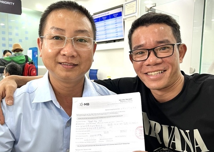 Hot hoang vi nhan duoc 2 ty dong trong tai khoan hinh anh