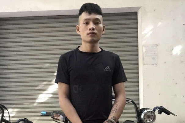 Nam thanh nien thue phong tro de trom xe may hinh anh