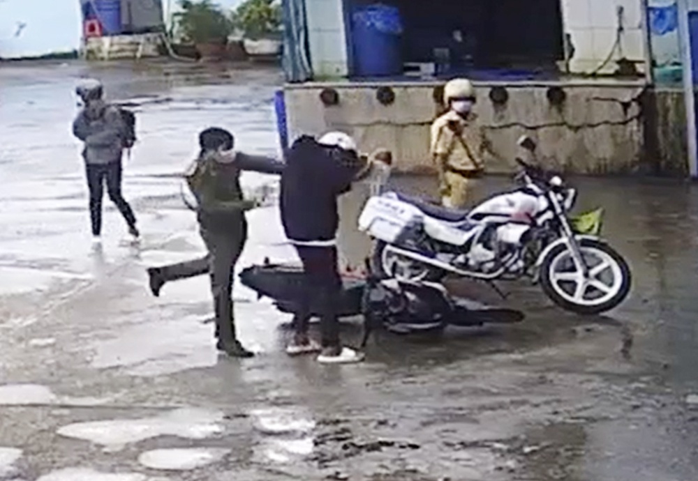 Bo Cong an chi dao xu nghiem vu canh sat danh hoc sinh o Soc Trang hinh anh