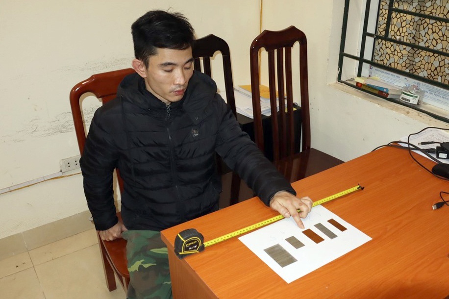 Vi sao ke dong dinh vao dau be gai bi truy to khung tu hinh hinh anh