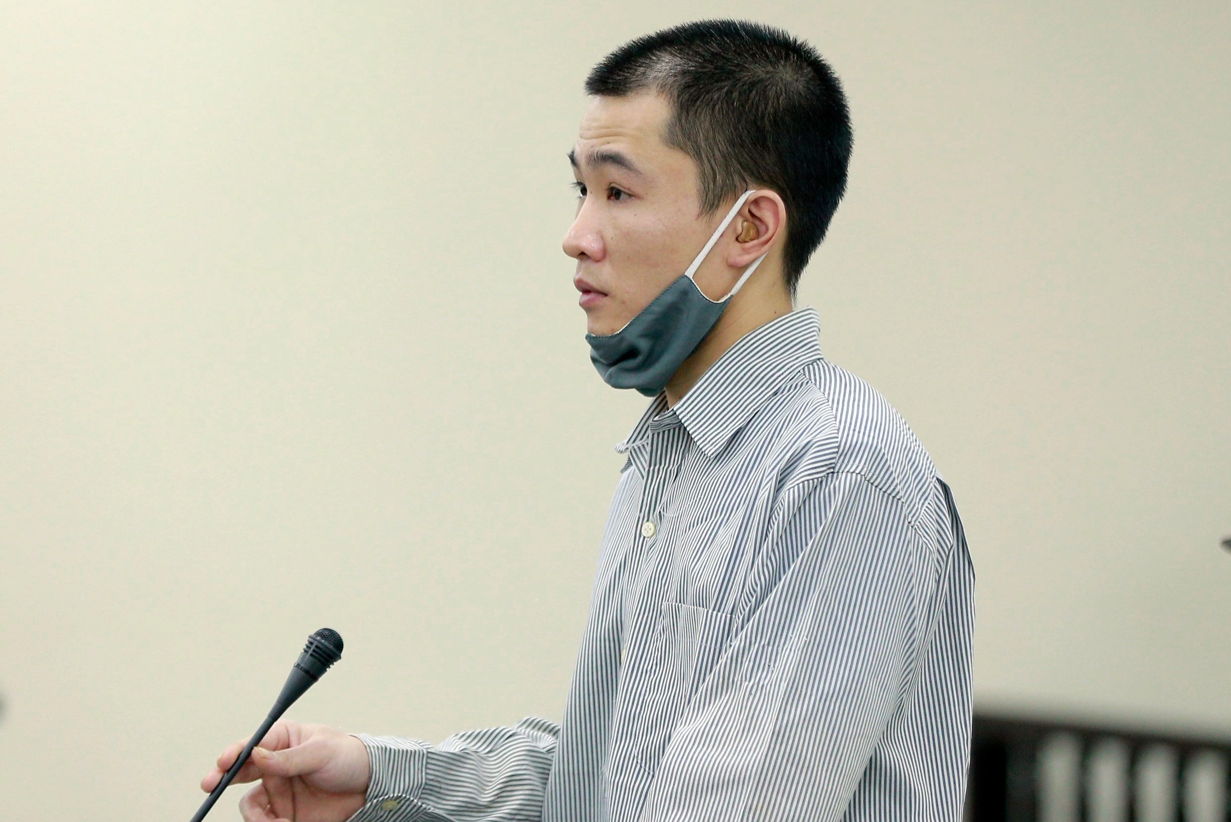 VKS de nghi tu hinh ke dong dinh vao dau be gai 3 tuoi hinh anh