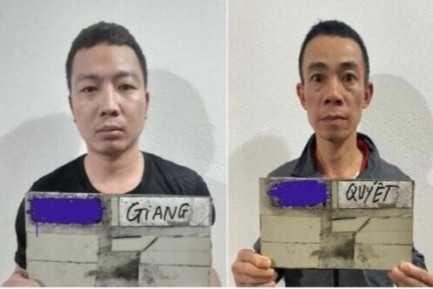 Dua ban gai di bieu dien DJ, nam thanh nien bi bat giu hinh anh