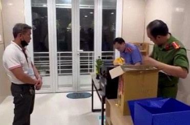 Giam doc cong ty chi dao nhan vien trom cap 80 tan dau hinh anh