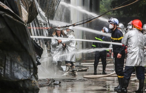 Khoi to vu chay nha xuong khien 1 nguoi chet o Ha Noi hinh anh