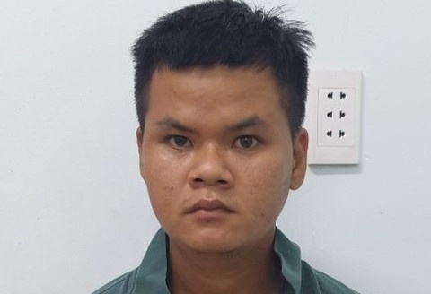 Nguoi ban ve so dung dao gay an vi mau thuan voi khach hinh anh