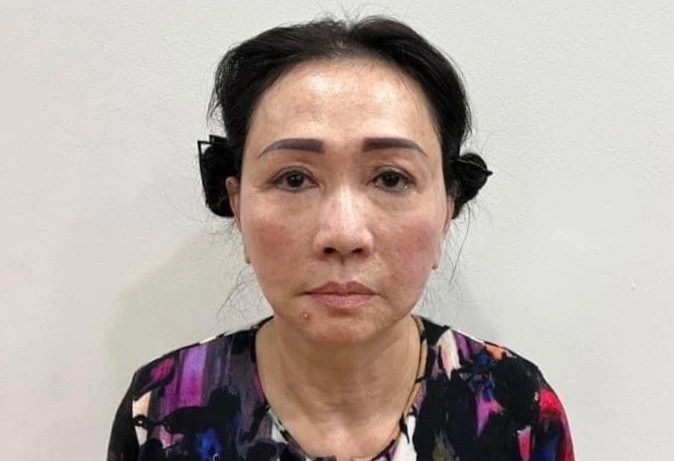 Ba Truong My Lan co them 2 luat su bao chua hinh anh