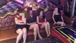 Ru nhau vao quan karaoke Su Su mo tiec bay lac hinh anh