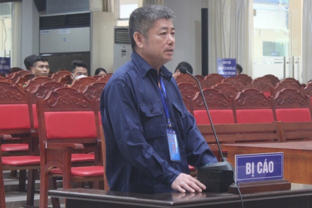 Ong trum buon lau xang xin giam nhe hinh phat cho nguoi tinh hinh anh