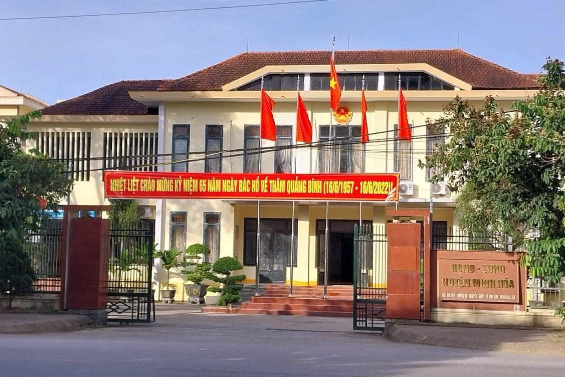 Dinh chi pho truong phong Tu phap bi nghi nhan hoi lo hinh anh