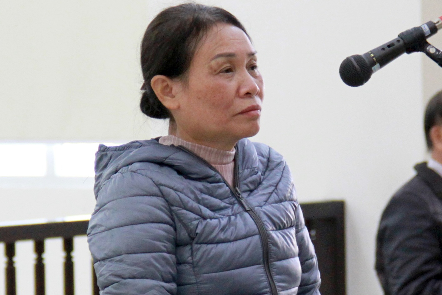 Duong 'Nhue' vang mat tai phien xu vo chong giam doc hinh anh