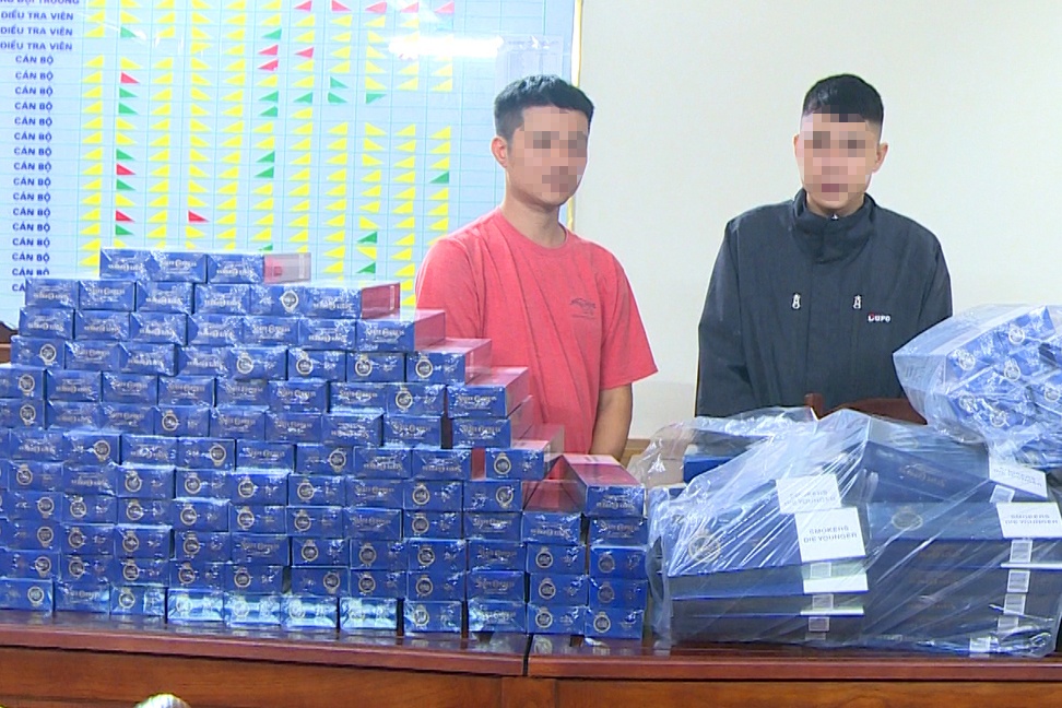 Tai xe oto cho 2.800 bao thuoc la nghi nhap lau hinh anh