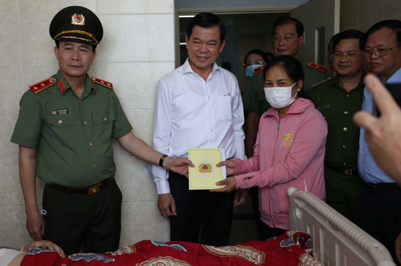 Cong an bi dam anh 2