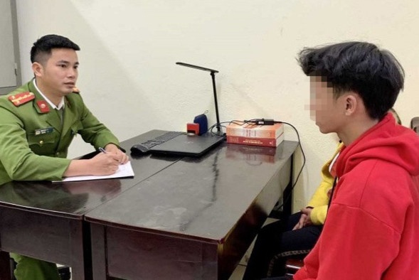 Thieu nien 15 tuoi dan canh cuop iPhone 14 Pro Max hinh anh