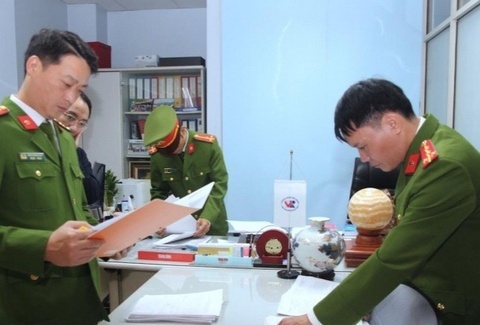 Bat tam giam giam doc trung tam dang kiem o Thanh Hoa hinh anh