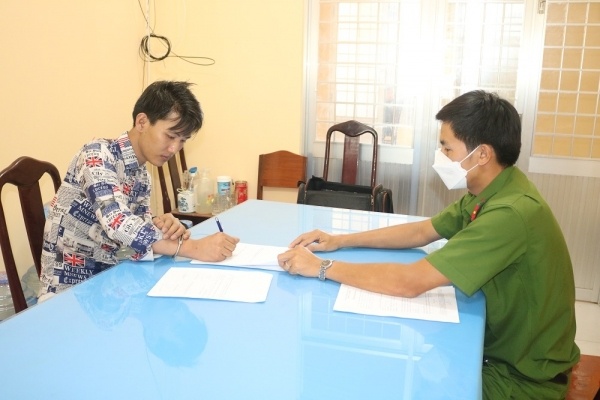 Khoi to nam thanh nien tang tru trai phep chat ma tuy tai TP Tra Vinh hinh anh