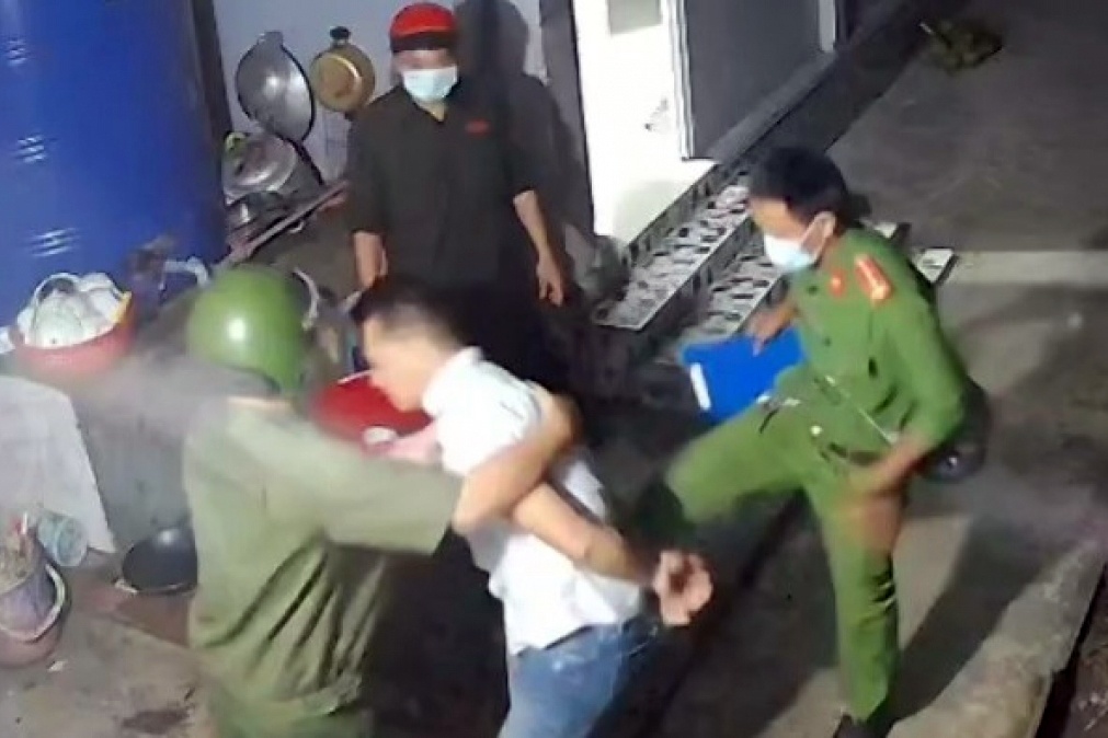 Tam dinh chi cong tac dai uy cong an da nguoi say ruou hinh anh